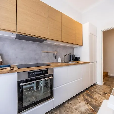 Апартаменти Old Town 74m2 Newly Renovated Lux Furnished