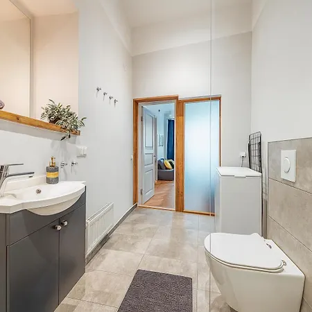 Апартаменти Old Town 74m2 Newly Renovated Lux Furnished