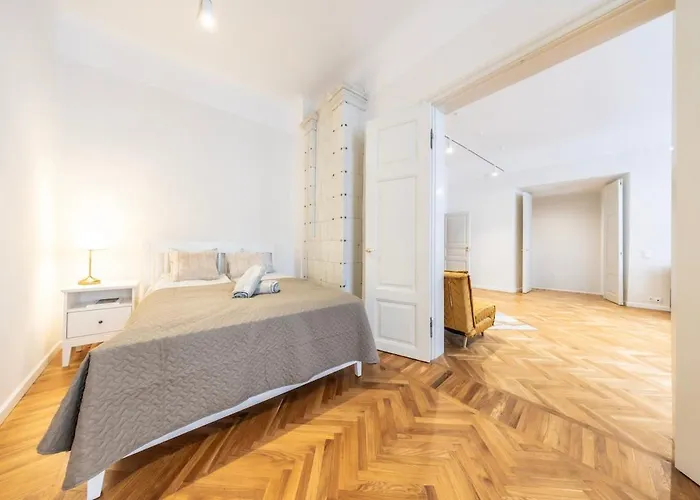 Old Town 74m2 Newly Renovated Lux Furnished Appartamento *